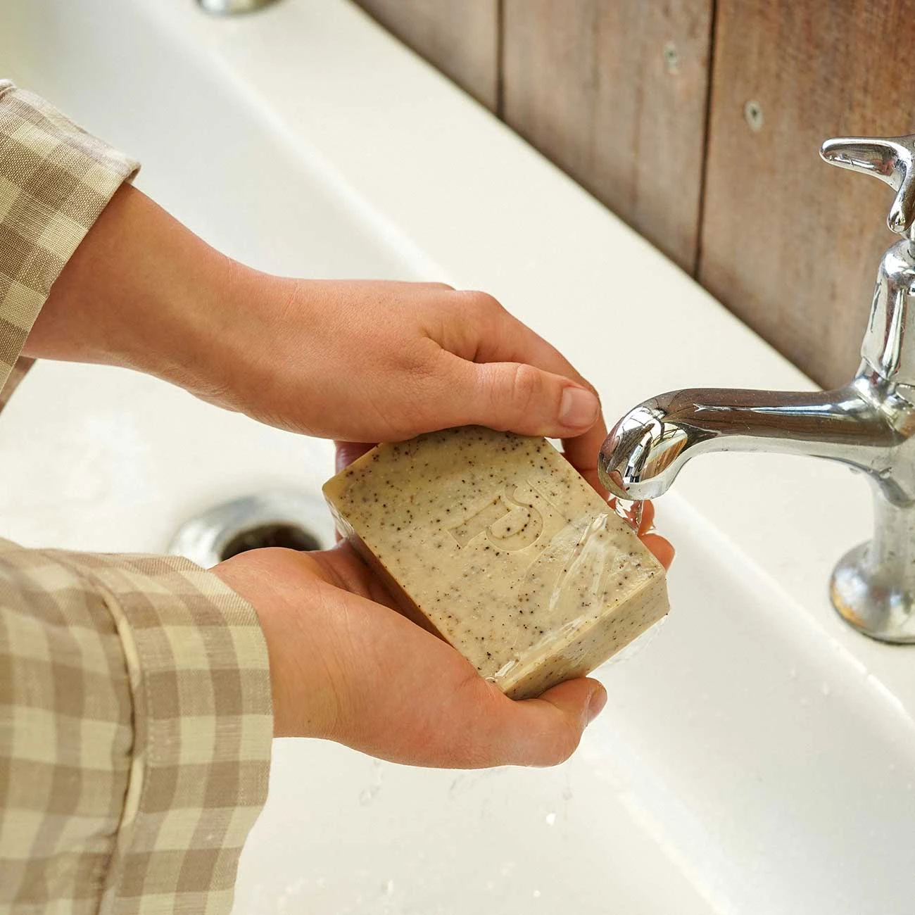 Coffee, Kaolin, Rosemary & Peppermint Soap 4 Coffee, Kaolin, Rosemary & Peppermint Soap - Image 2