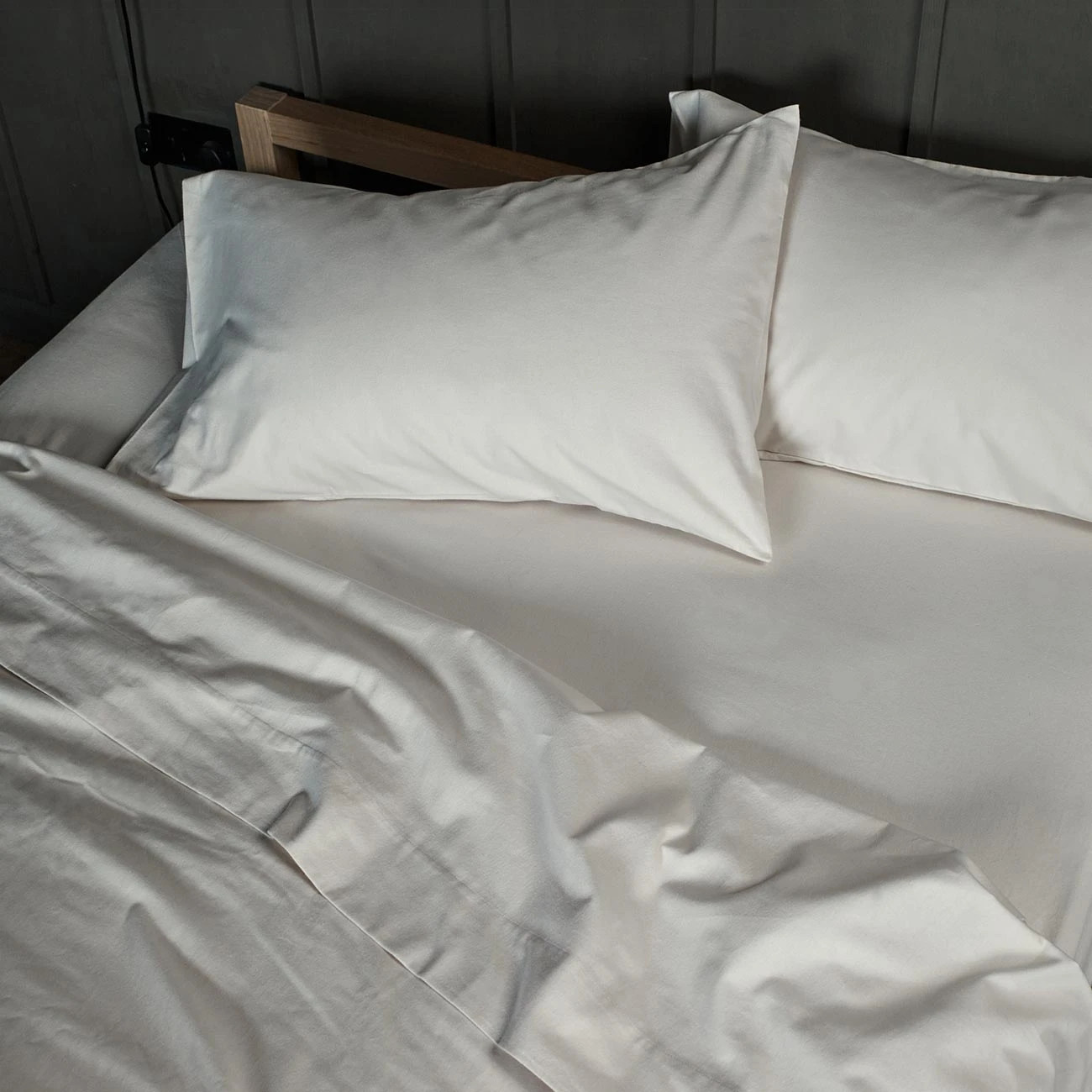 Alabaster Brushed Cotton Fitted Sheet 3 Alabaster Brushed Cotton Fitted Sheet